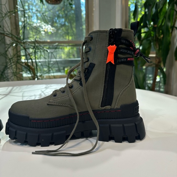 REVOLT BOOT TX - Picture 7 of 14